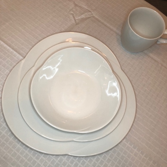 Nambe Circoo 4 piece place setting - Picture 2 of 6